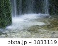 1833119