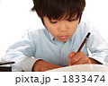 勉強する男の子