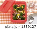 シリコンスチーマーで鶏と野菜の蒸し料理