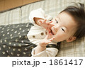 呼ぶ0才の赤ちゃん