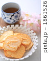 エビせんべいと冷茶