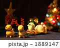 サンタクロースとクリスマスツリー