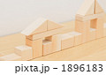 1896183