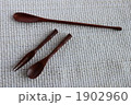 1902960