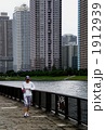 1912939