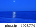 月夜の海