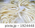 うどんをゆでる