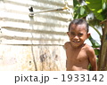 フィジーの少年02シャワー