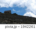 そびえ立つ小屋