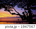 夕焼け母子のシルエット