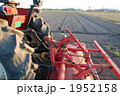 1952158