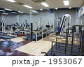 スポーツジムのトレーニング器具