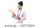 医師または薬剤師（モデル：朝花じゅり）