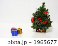 クリスマスツリーとプレゼント