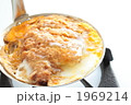 カツ丼の調理シーン