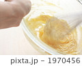 泡立て器とお菓子の生地
