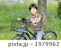 自転車に乗る男の子