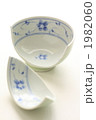 割れた茶碗と不況イメージ