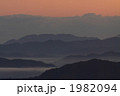 雲海湧く秋の山