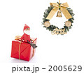 サンタとクリスマスリース
