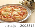 焼きたてのチーズピザ