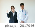 医師とビジネスウーマン（モデル：奥山祥子・渡辺雄太）