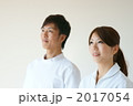 医療スタッフ（モデル：奥山祥子・渡辺雄太）