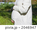 横向きの妊婦