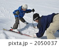 スキーを教える父親