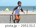 海で遊ぶ