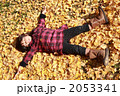 落ち葉の布団に大の字
