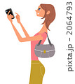 スマートフォンを使う女性