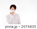 咳をするOL