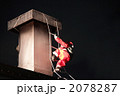 煙突を登るサンタクロース