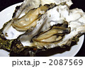 蒸し焼きにしたカキ