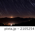 流れる星々と富士山