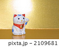 招き猫と金屏風