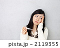体温を測る女性