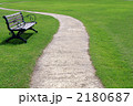道とベンチ