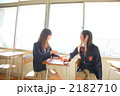 休み時間の女子高生