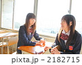 休み時間の女子高生