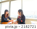 休み時間の女子高生