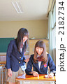 休み時間の女子高生