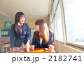 休み時間の女子高生