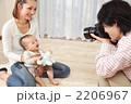 撮影する父親