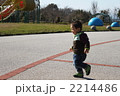 走る男の子