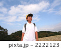 田んぼ道で笑う男子小学生　下校　