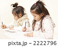 勉強する女の子達