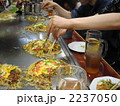 お好み焼き食事風景