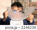 冬の朝、バケツに氷が、あっ透き通ってる。